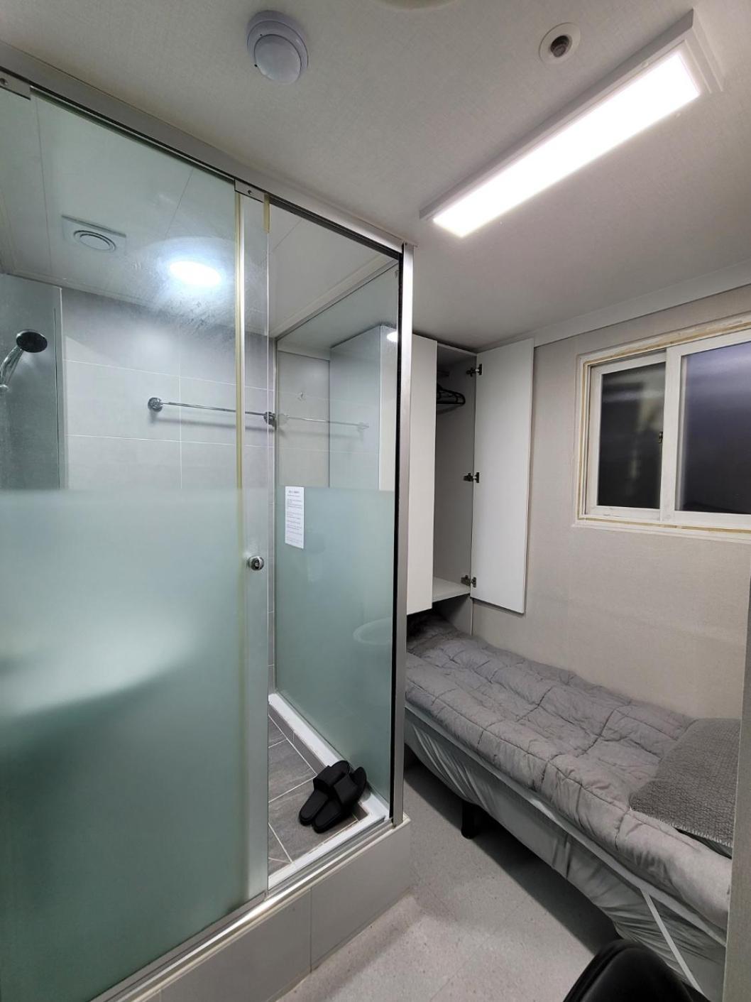 Female Only - Coco Stay Jongno Hyehwa Station Сеул Экстерьер фото