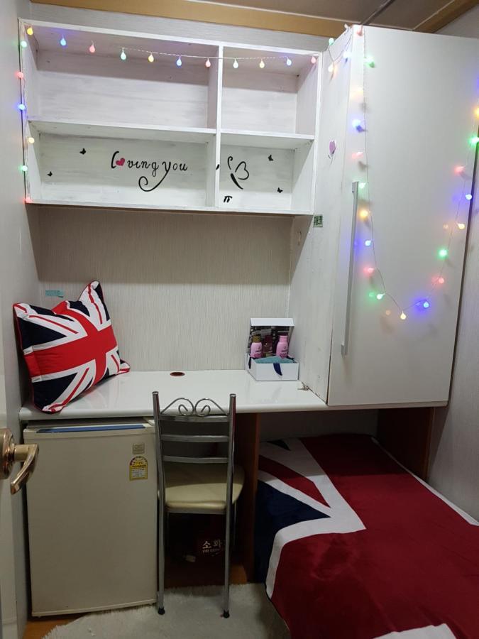 Female Only - Coco Stay Jongno Hyehwa Station Сеул Экстерьер фото
