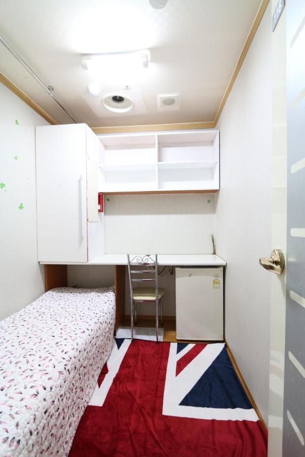 Female Only - Coco Stay Jongno Hyehwa Station Сеул Экстерьер фото